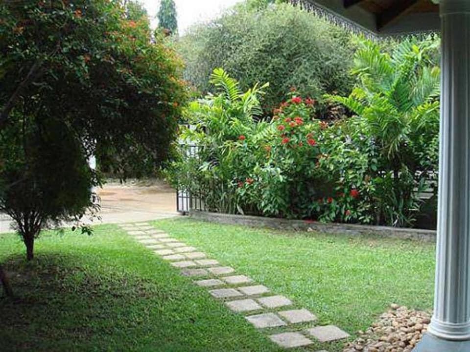 Hotel Sunflower Катарагама Экстерьер фото