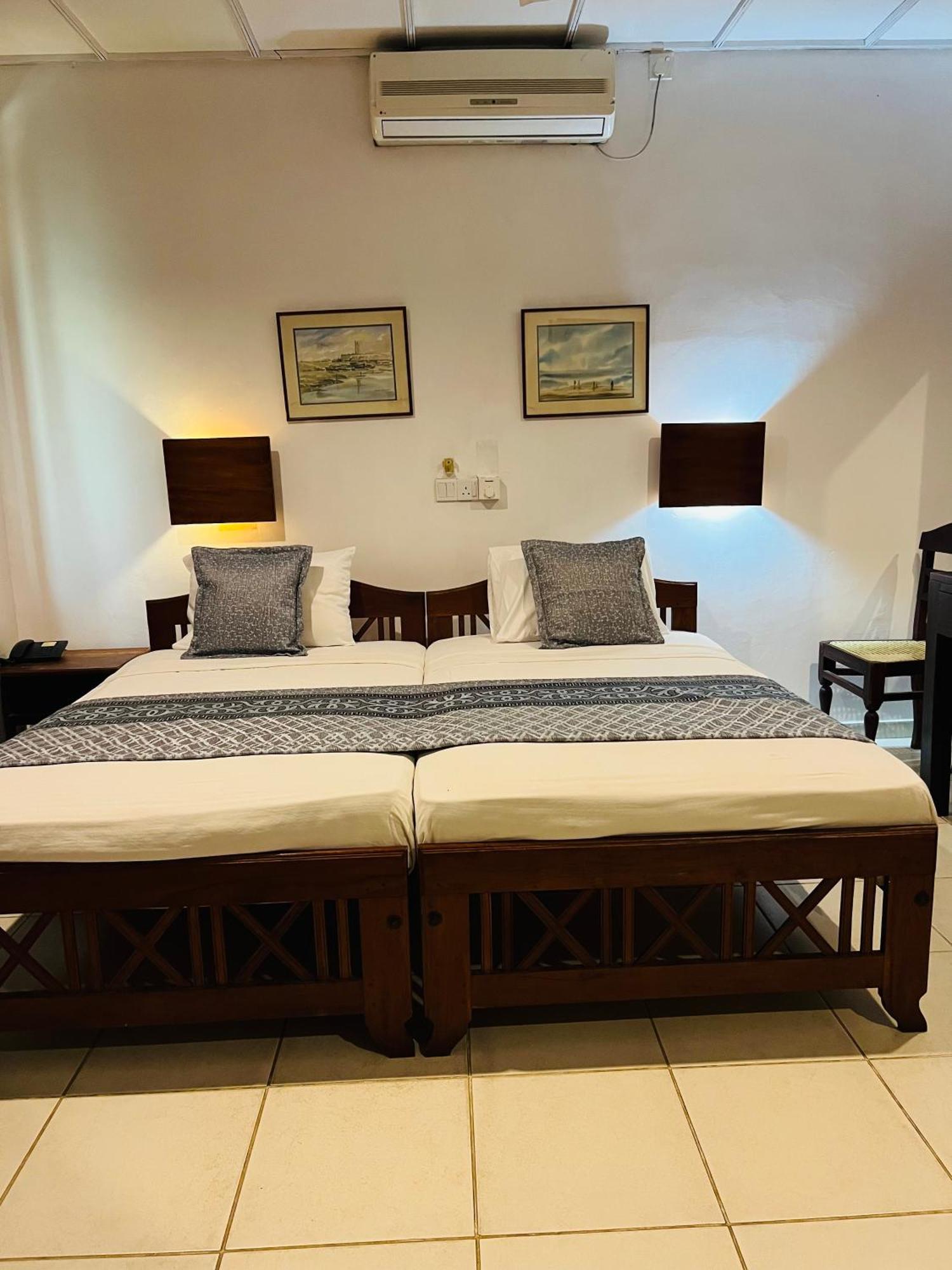 Hotel Sunflower Катарагама Экстерьер фото