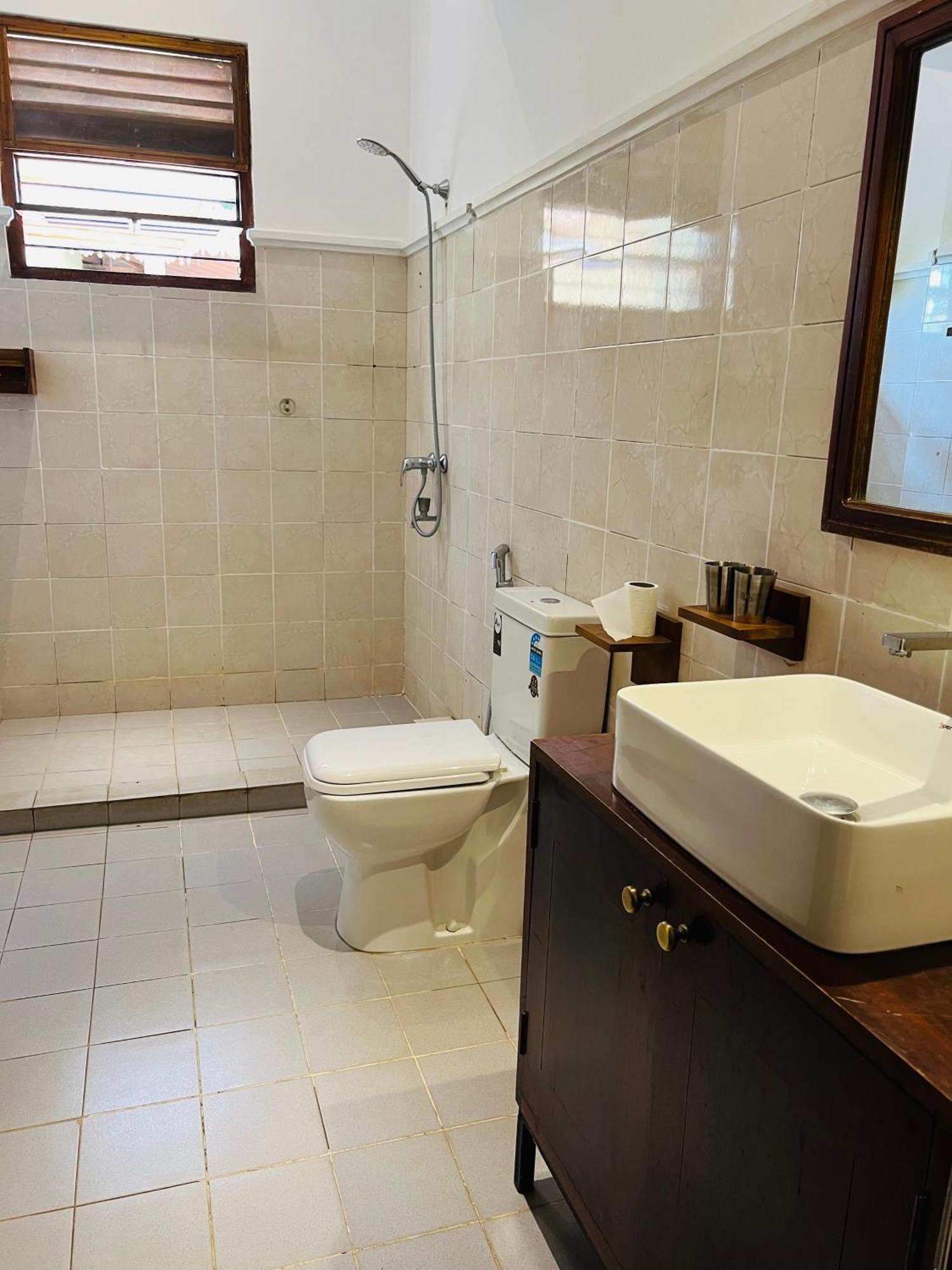 Hotel Sunflower Катарагама Экстерьер фото