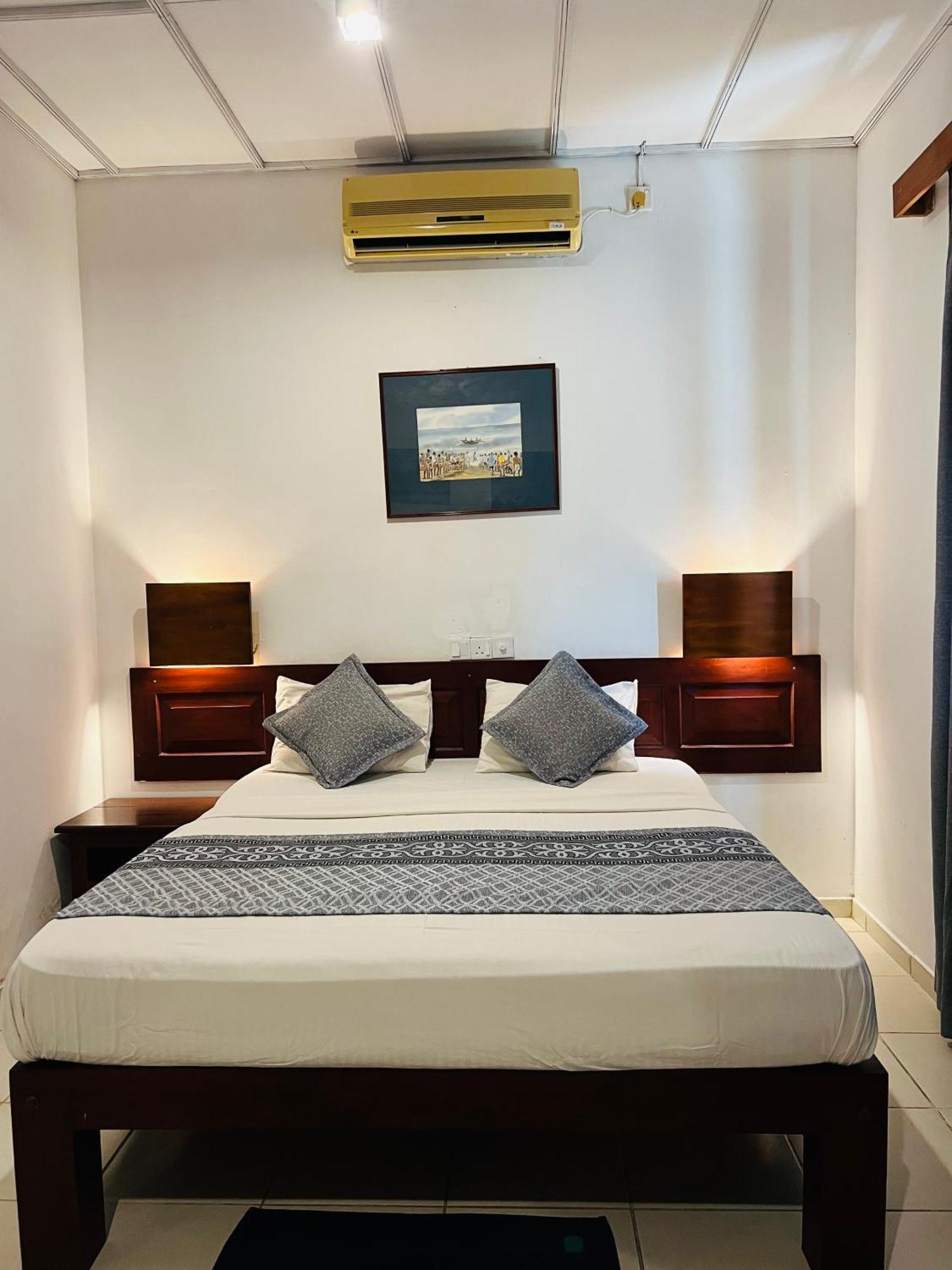 Hotel Sunflower Катарагама Экстерьер фото