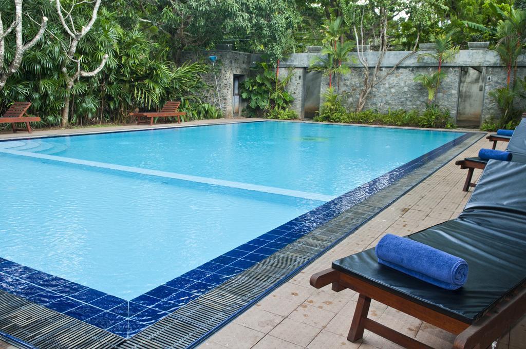 Hotel Sunflower Катарагама Экстерьер фото
