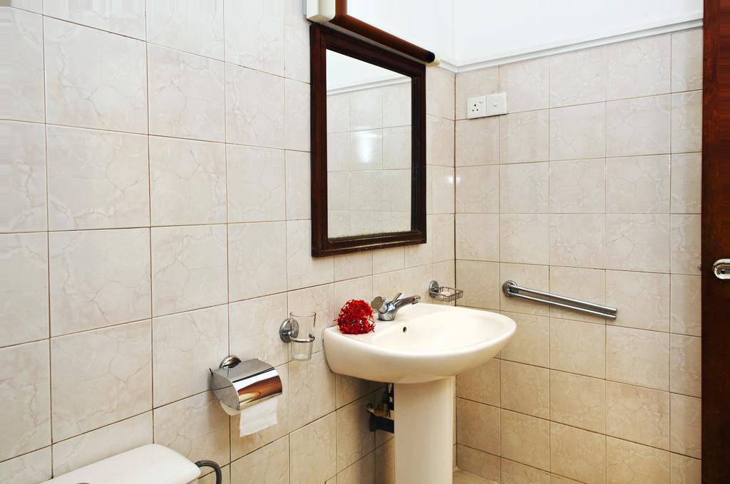 Hotel Sunflower Катарагама Номер фото