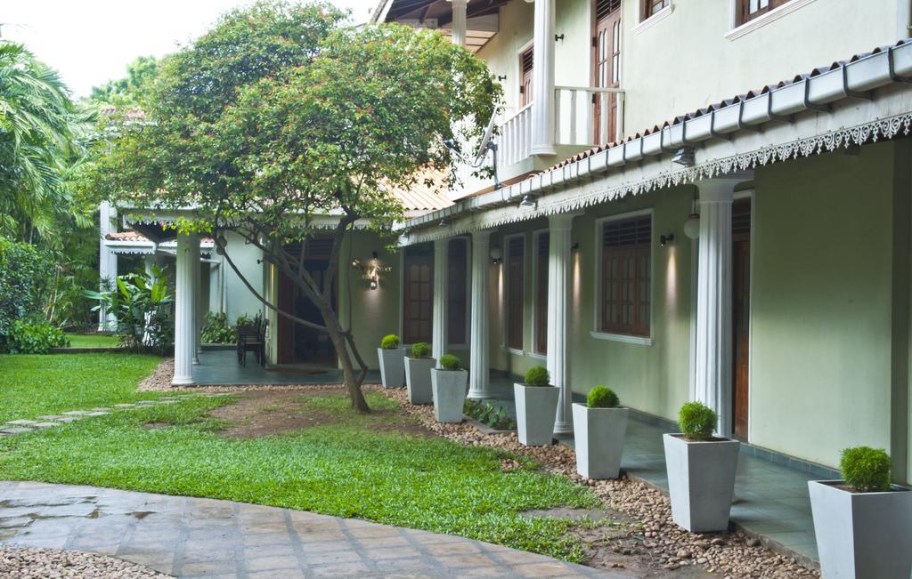 Hotel Sunflower Катарагама Экстерьер фото