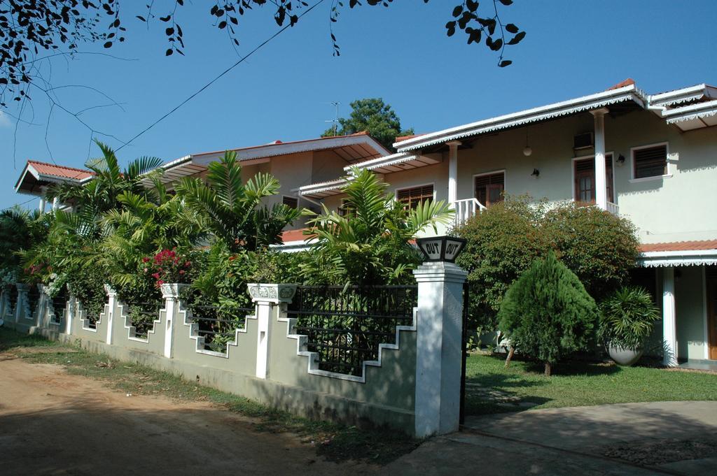 Hotel Sunflower Катарагама Номер фото