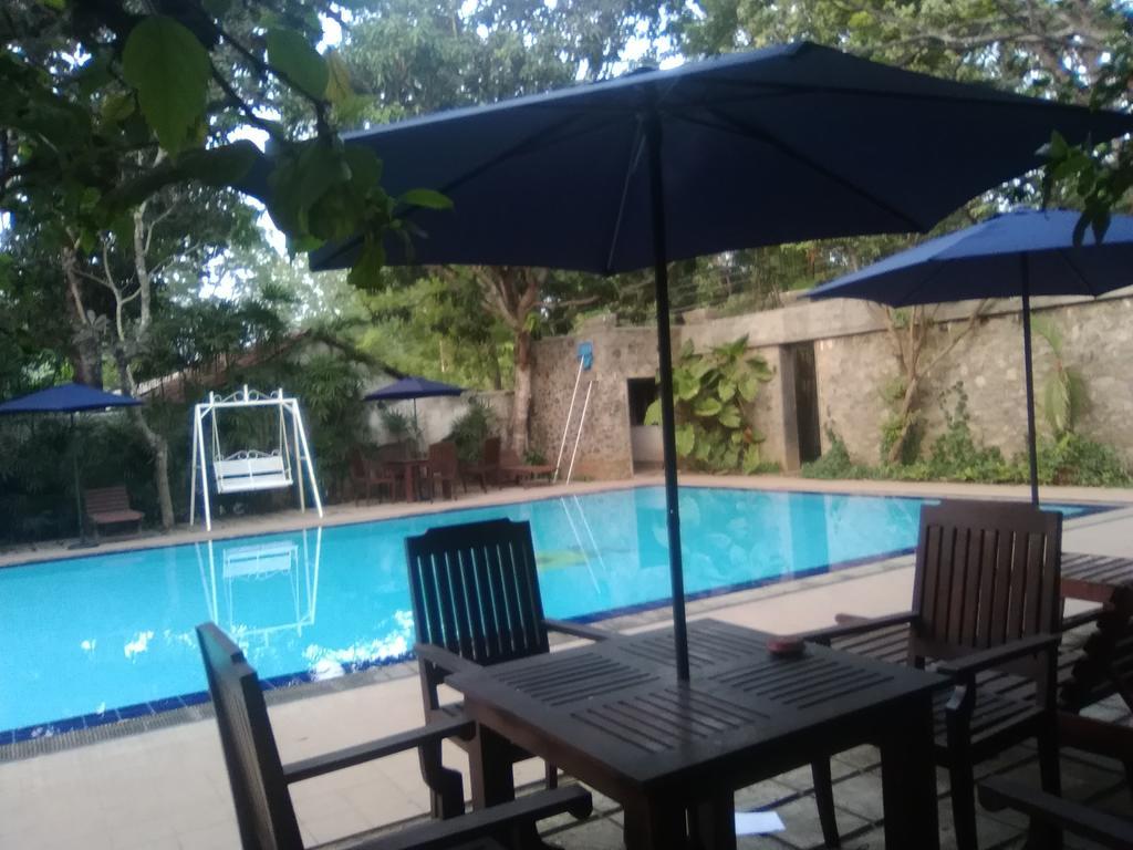Hotel Sunflower Катарагама Экстерьер фото