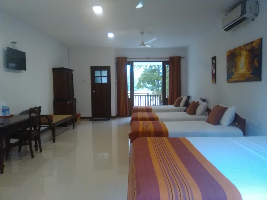 Hotel Sunflower Катарагама Экстерьер фото