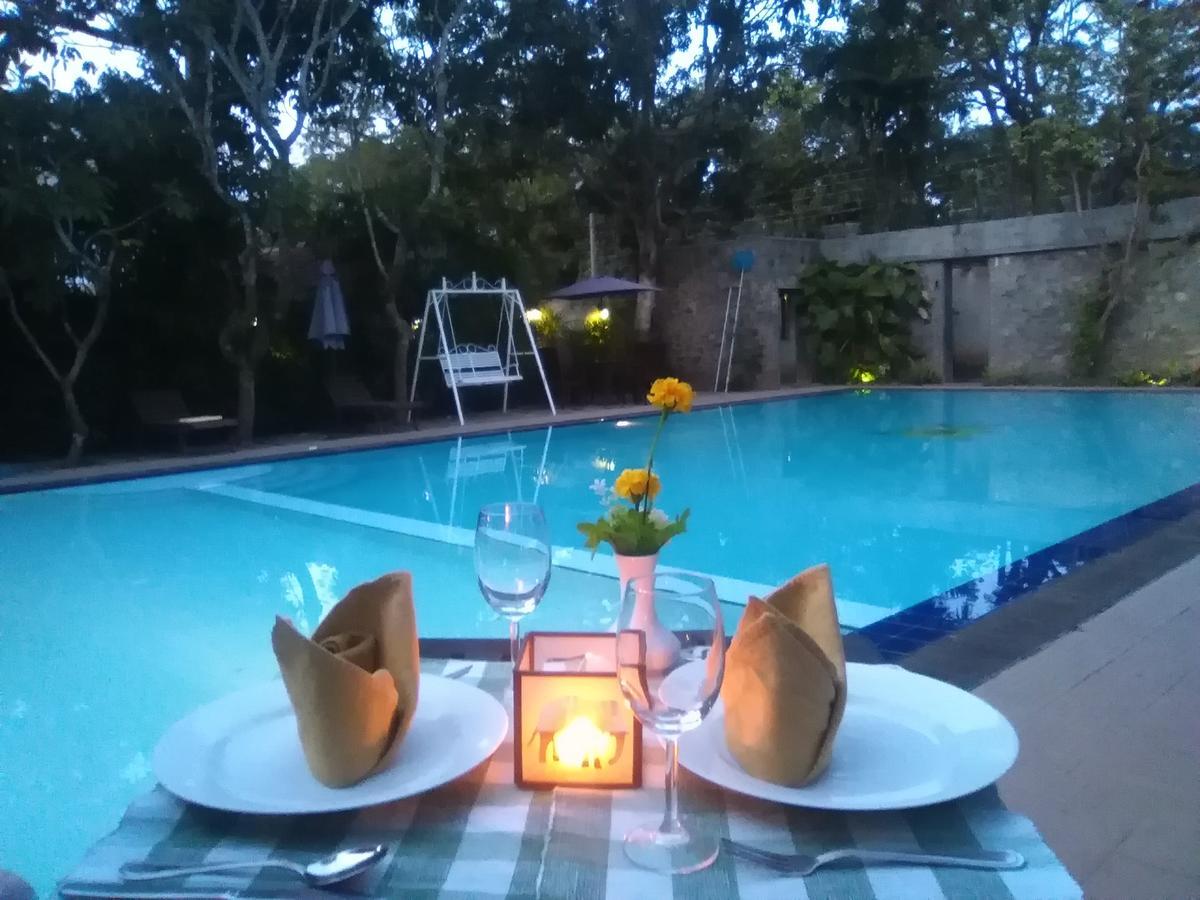 Hotel Sunflower Катарагама Экстерьер фото