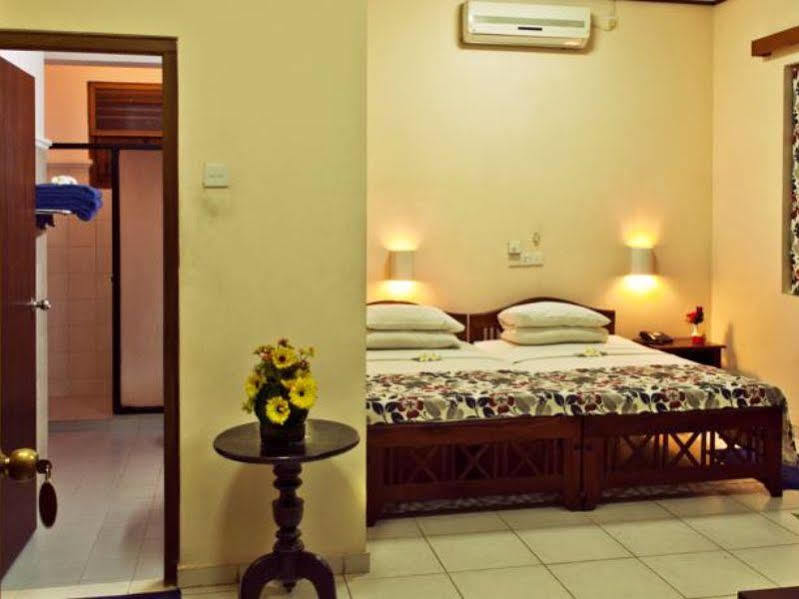 Hotel Sunflower Катарагама Экстерьер фото