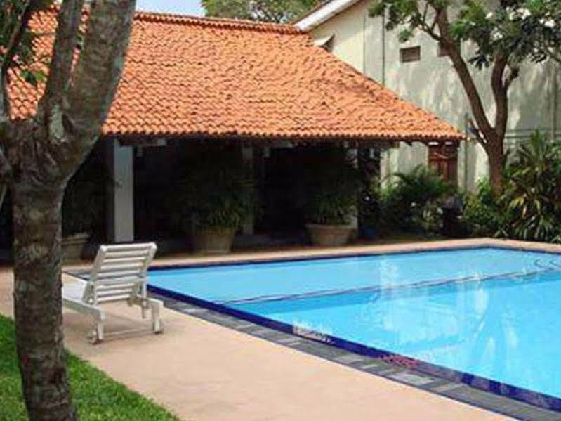 Hotel Sunflower Катарагама Экстерьер фото