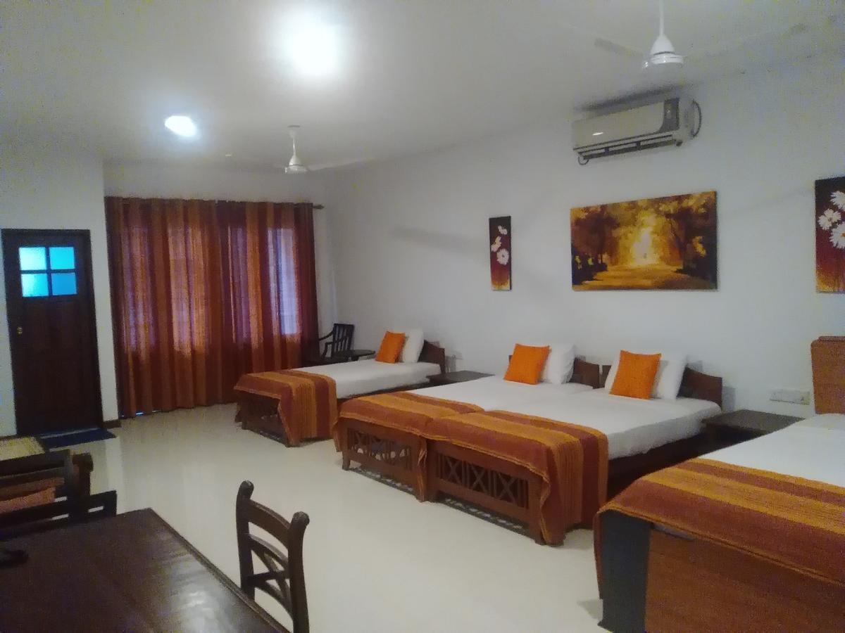 Hotel Sunflower Катарагама Экстерьер фото