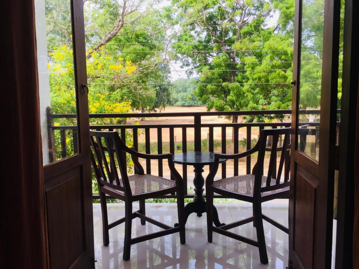 Hotel Sunflower Катарагама Экстерьер фото