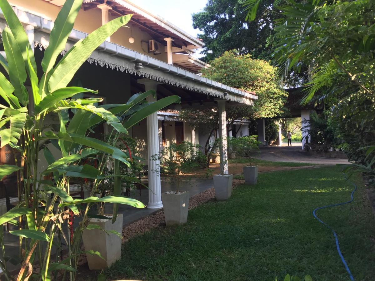 Hotel Sunflower Катарагама Экстерьер фото