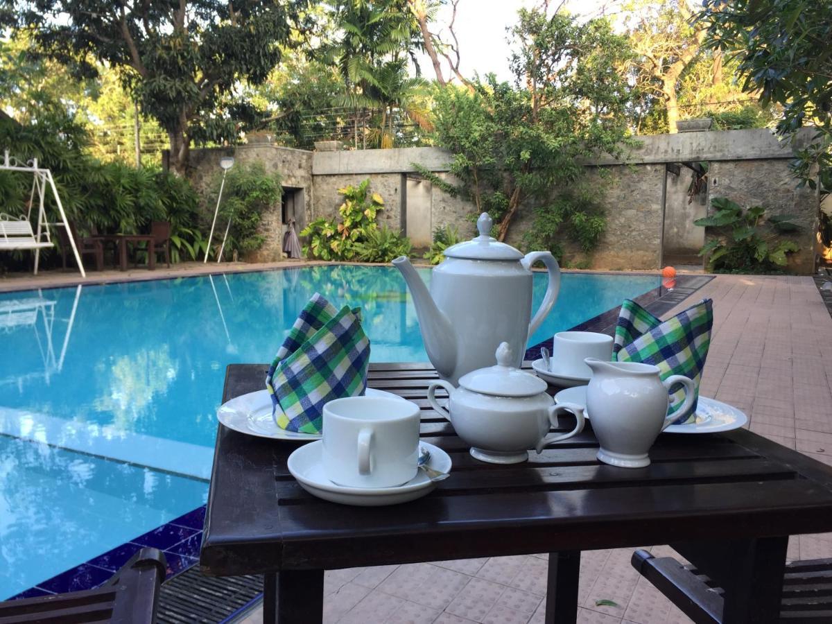 Hotel Sunflower Катарагама Экстерьер фото