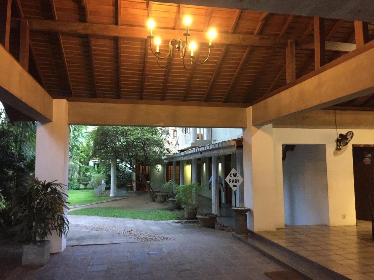Hotel Sunflower Катарагама Экстерьер фото